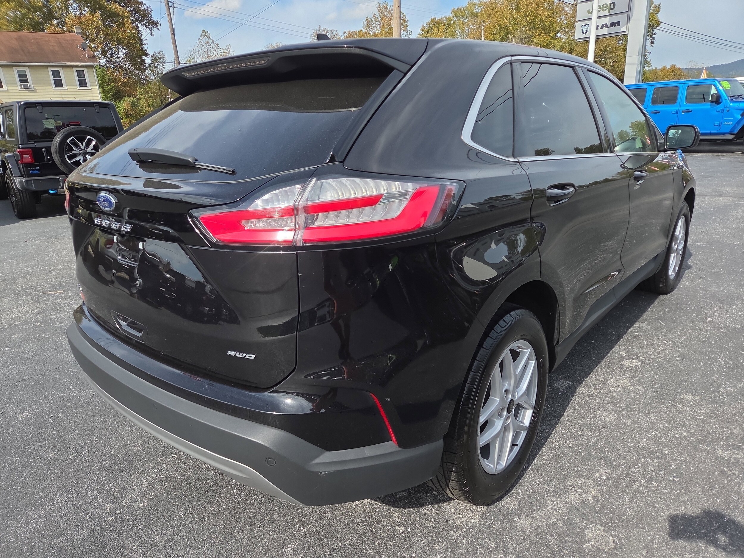 2024 Ford Edge SEL photo 3
