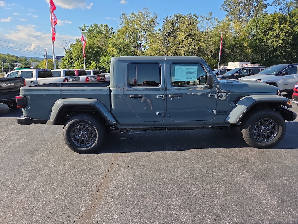New 2025 Jeep Gladiator SPORT S 4X4 Pickup