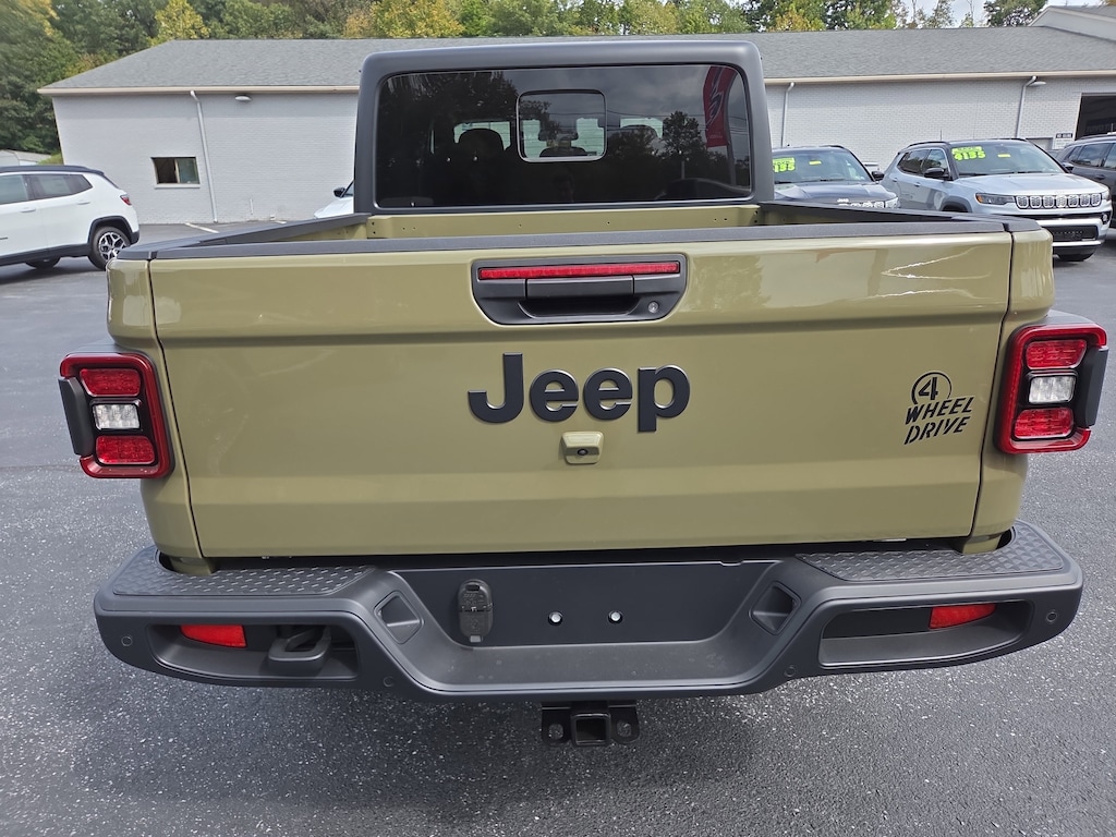 New 2025 Jeep Gladiator WILLYS 4X4 Pickup