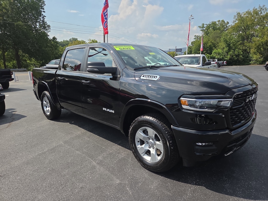 New 2025 Ram 1500 BIG HORN CREW CAB 4X4 5'7 BOX Pickup