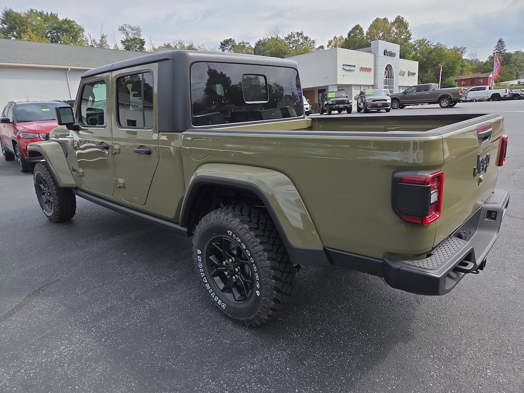 New 2025 Jeep Gladiator WILLYS 4X4 Pickup