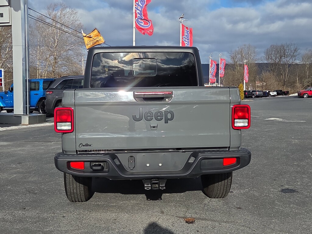 Used 2022 Jeep Gladiator Sport Truck Crew Cab