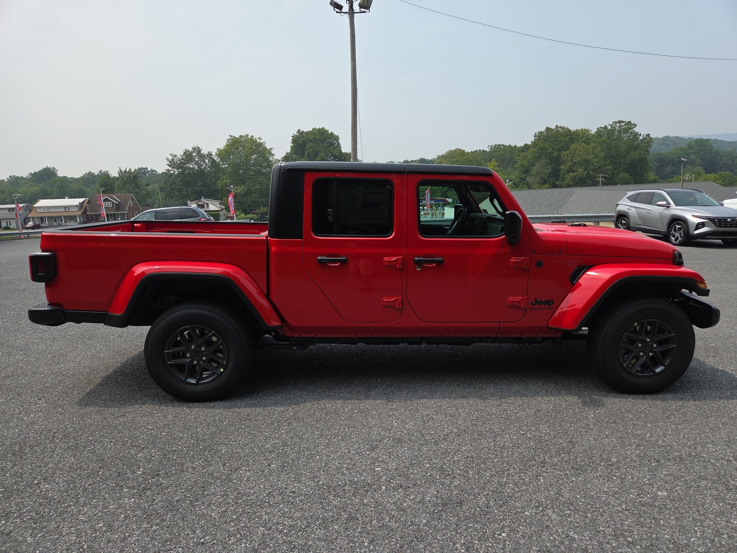 2025 Jeep Gladiator Sport S photo 2