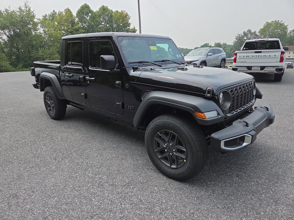 New 2025 Jeep Gladiator SPORT S 4X4 Pickup