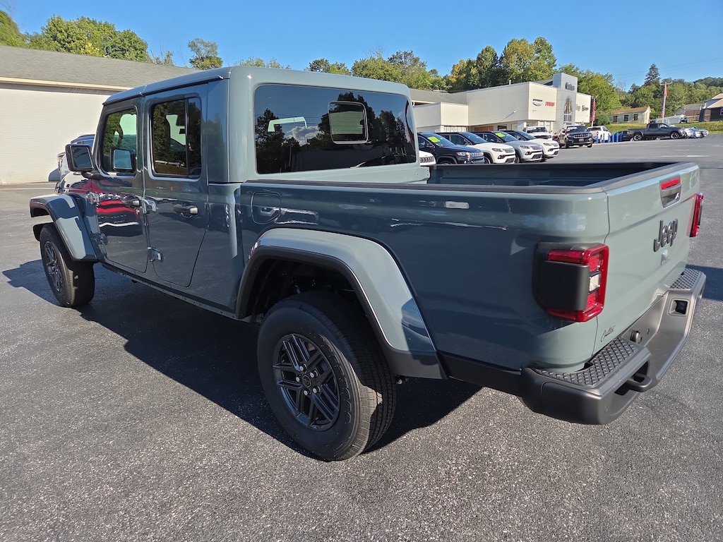 New 2025 Jeep Gladiator SPORT S 4X4 Pickup