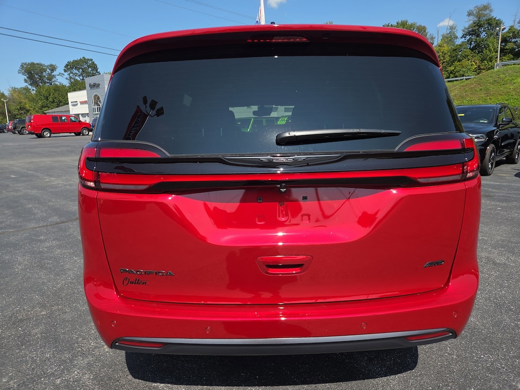 New 2026 Chrysler Pacifica SELECT AWD Passenger Van