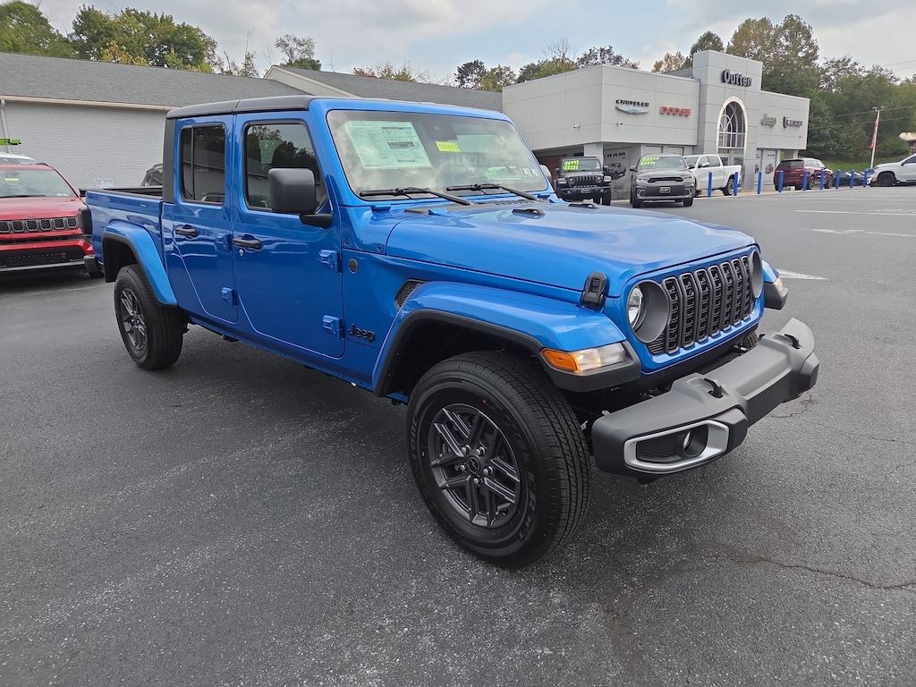 New 2025 Jeep Gladiator SPORT S 4X4 Pickup