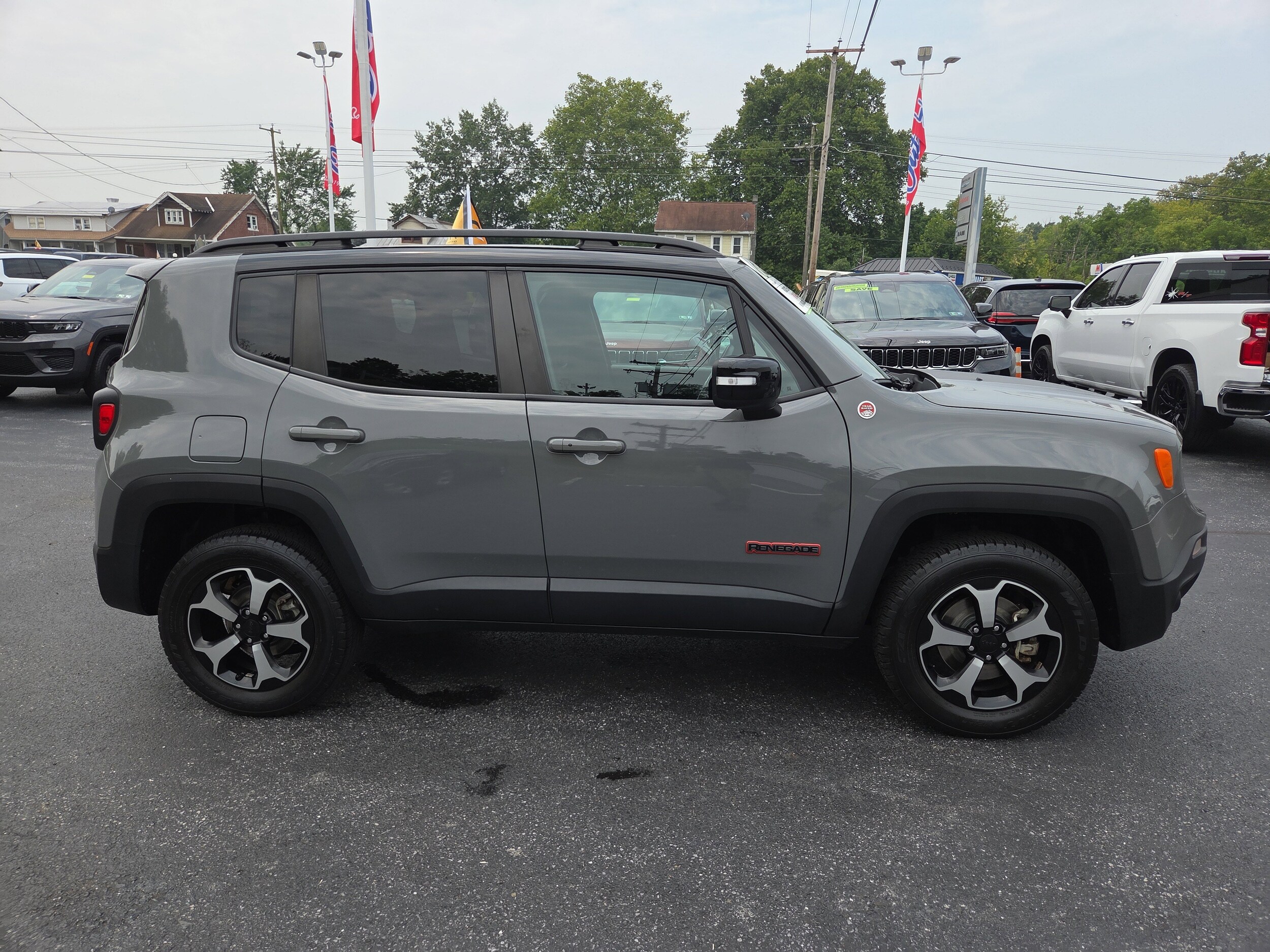 2022 Jeep Renegade Trailhawk photo 2