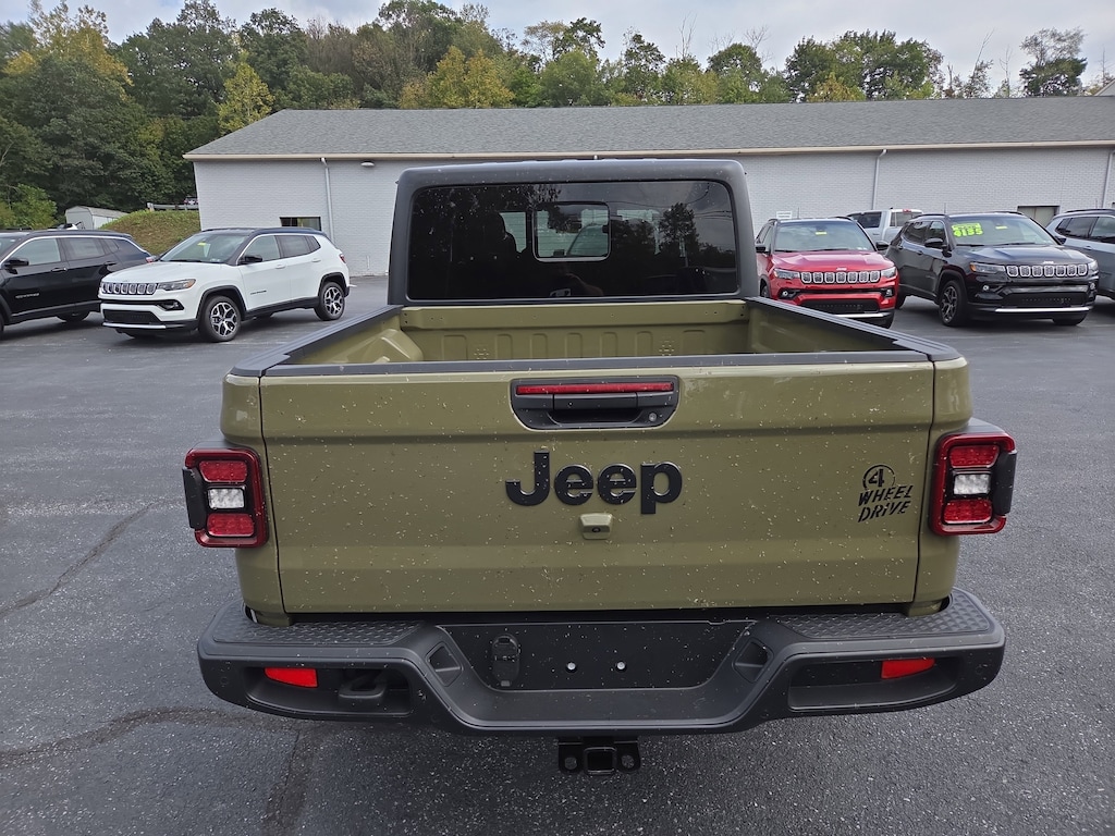 New 2025 Jeep Gladiator WILLYS 4X4 Pickup