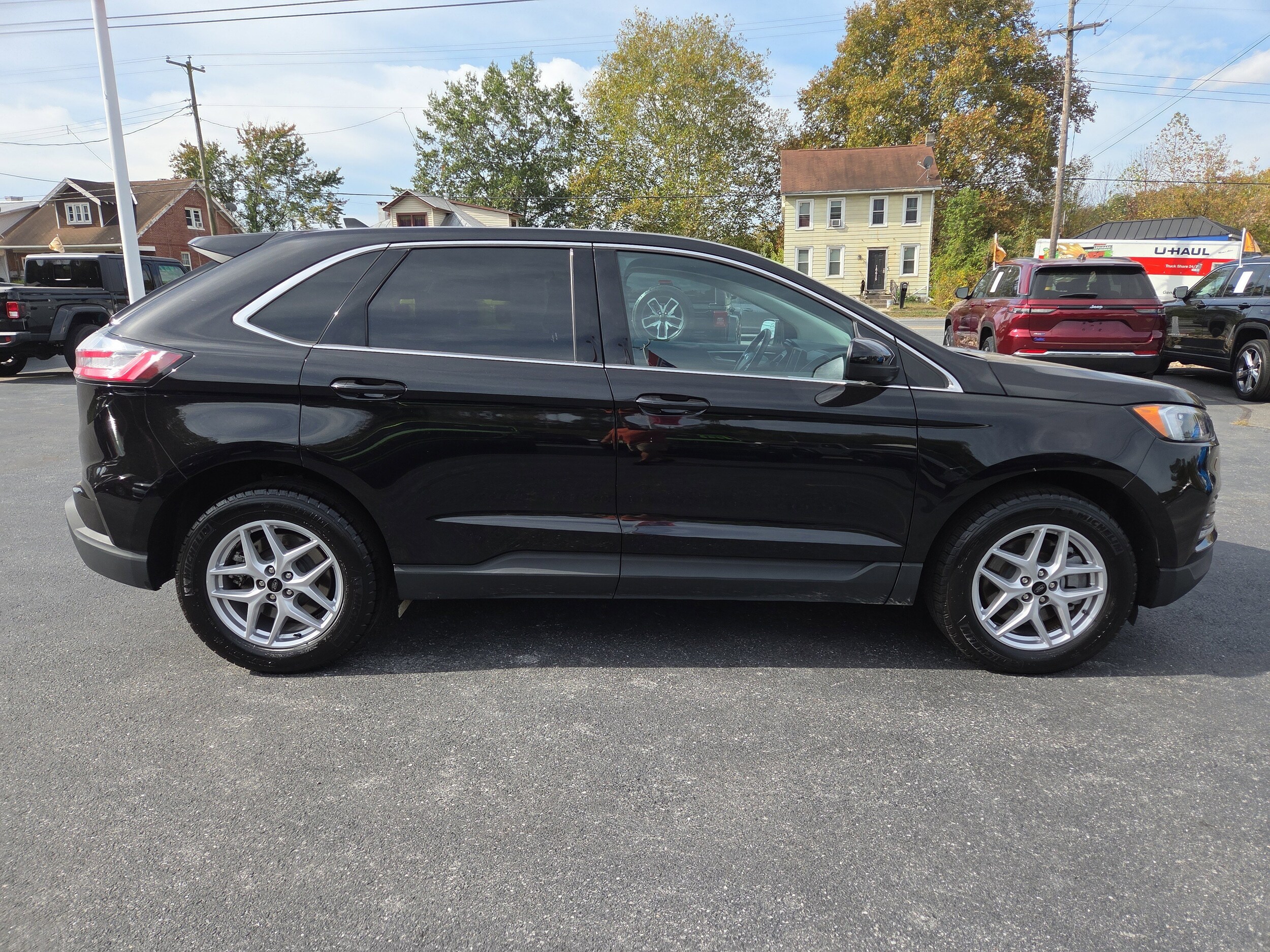 2024 Ford Edge SEL photo 2