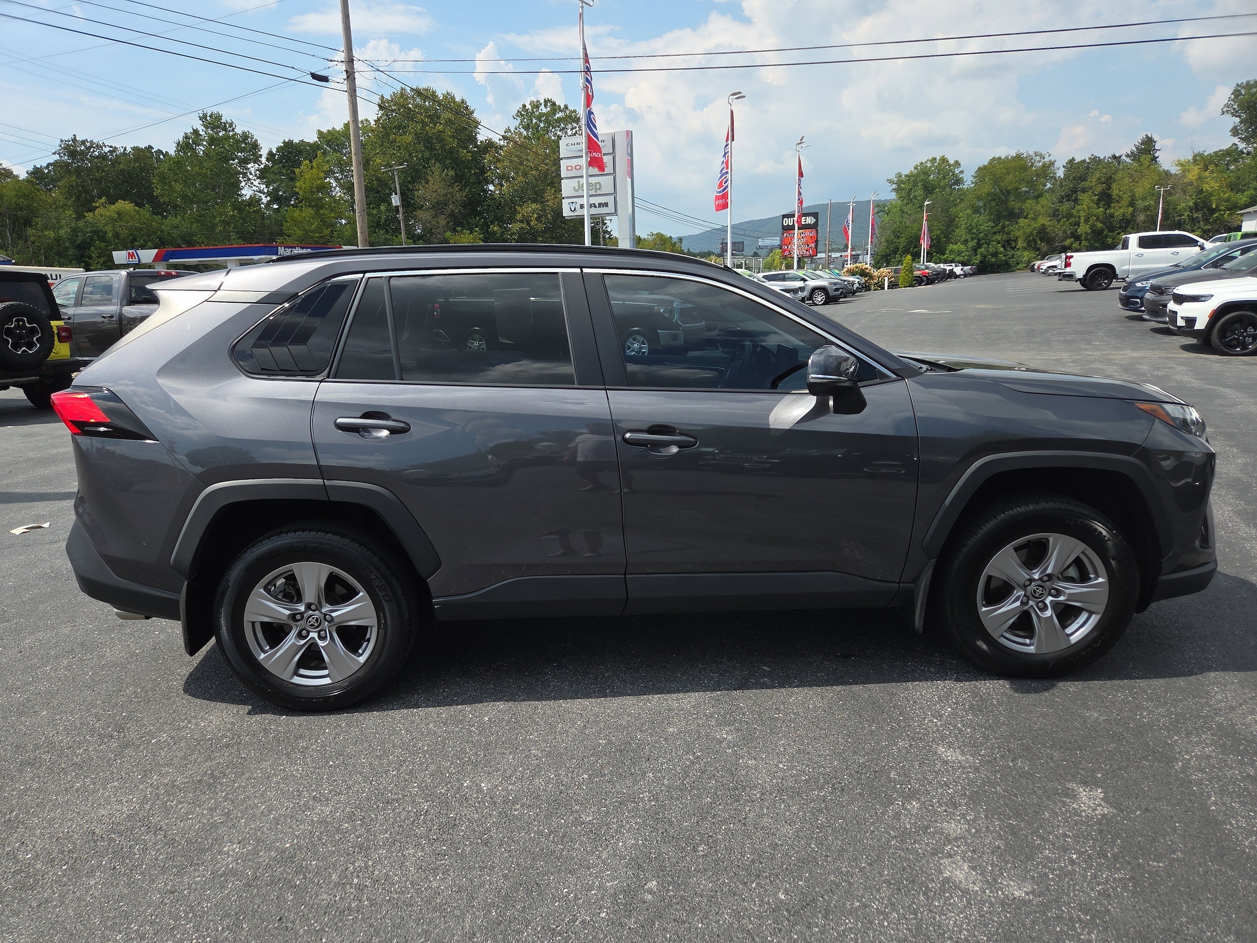Certified 2022 Toyota RAV4 XLE with VIN 2T3P1RFV5NC272650 for sale in Kansas City