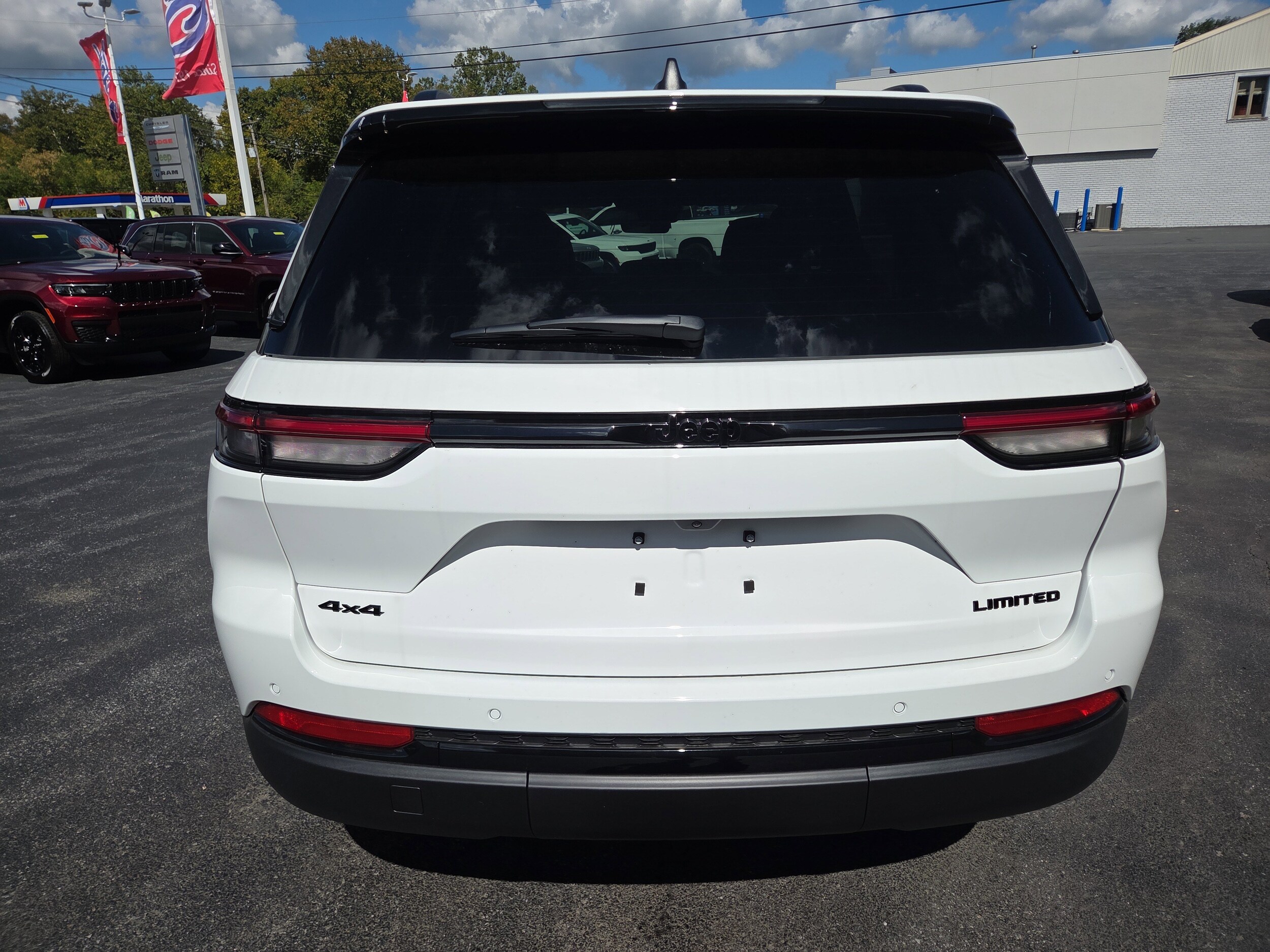 2025 Jeep Grand Cherokee Limited photo 3