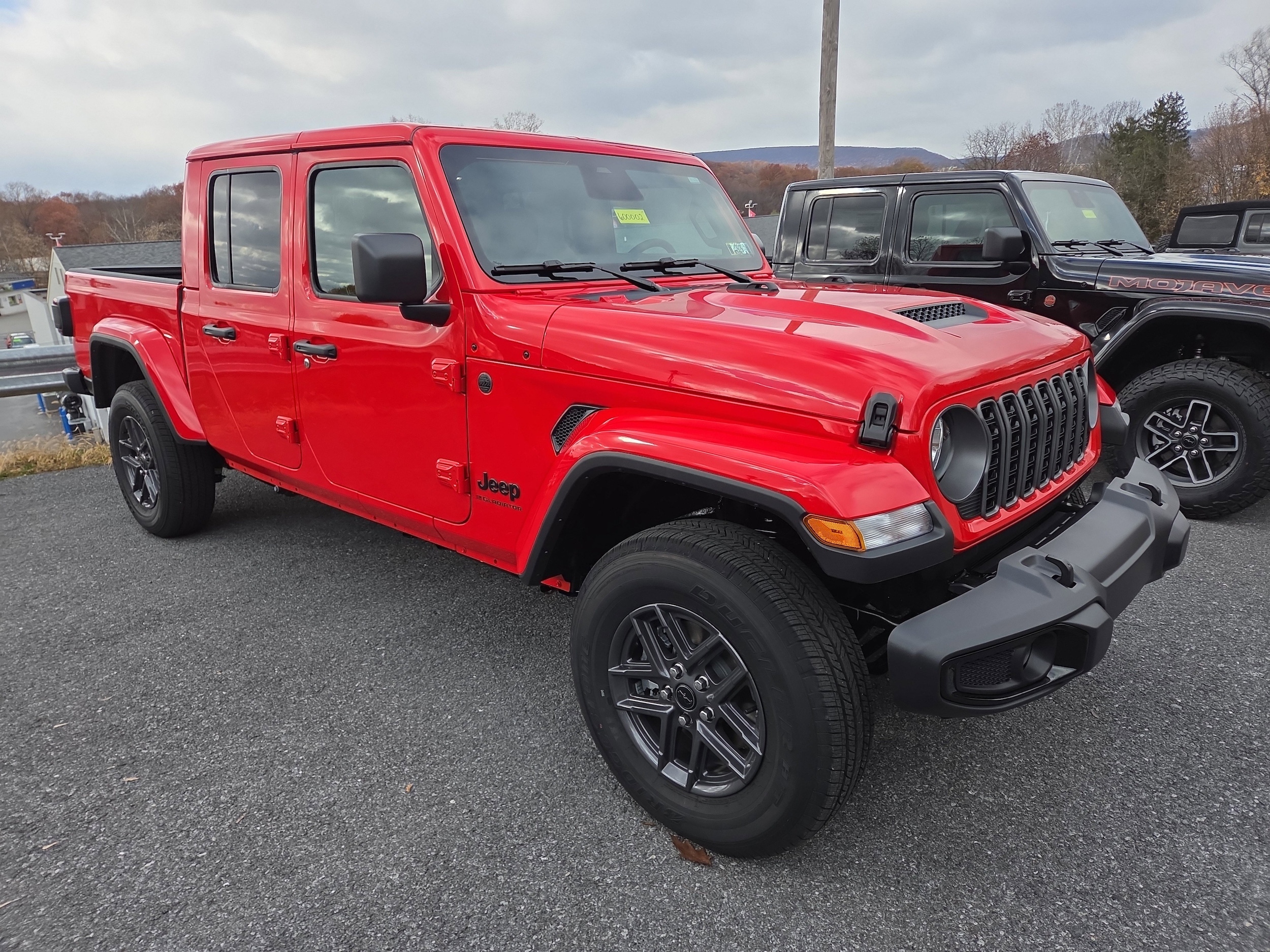 2026 Jeep Gladiator Sport S's photo