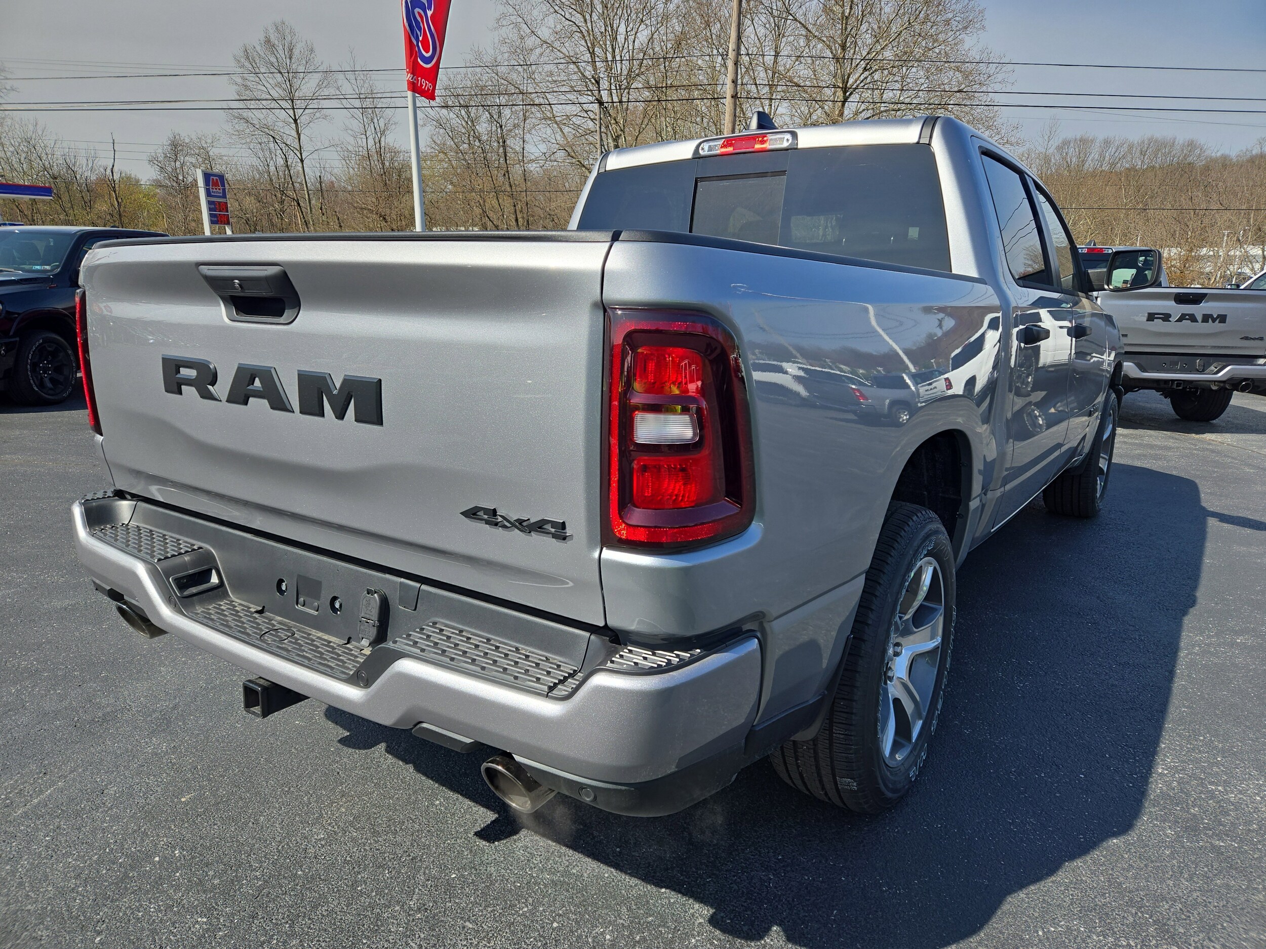 2025 Ram 1500 Tradesman photo 4