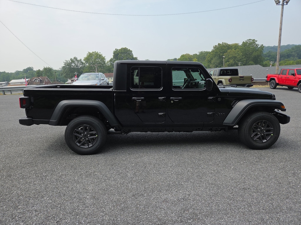 New 2025 Jeep Gladiator SPORT S 4X4 Pickup