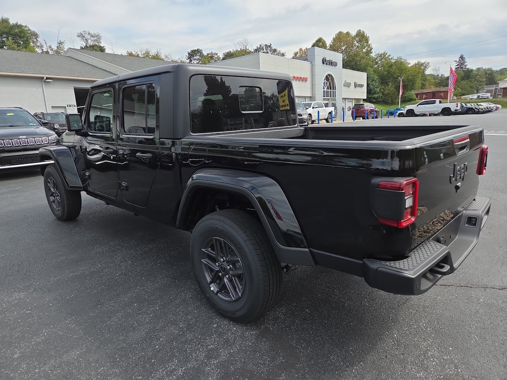 New 2025 Jeep Gladiator SPORT S 4X4 Pickup