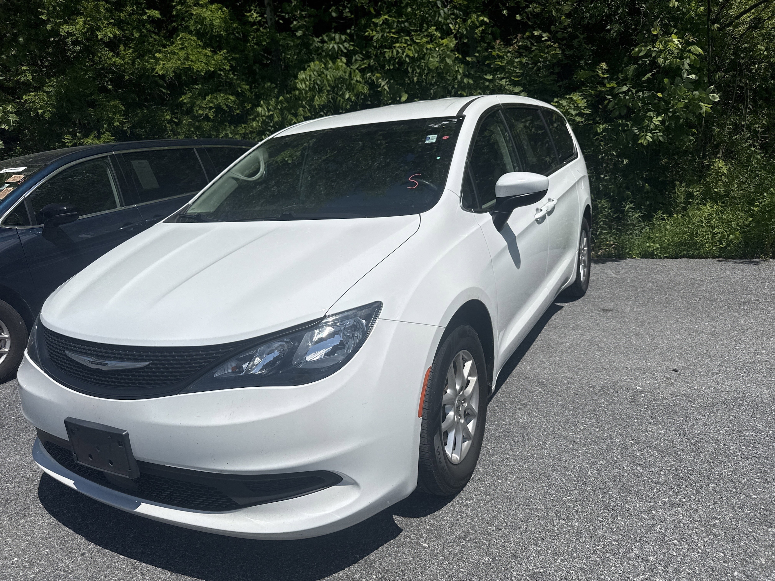 2022 Chrysler Voyager's photo