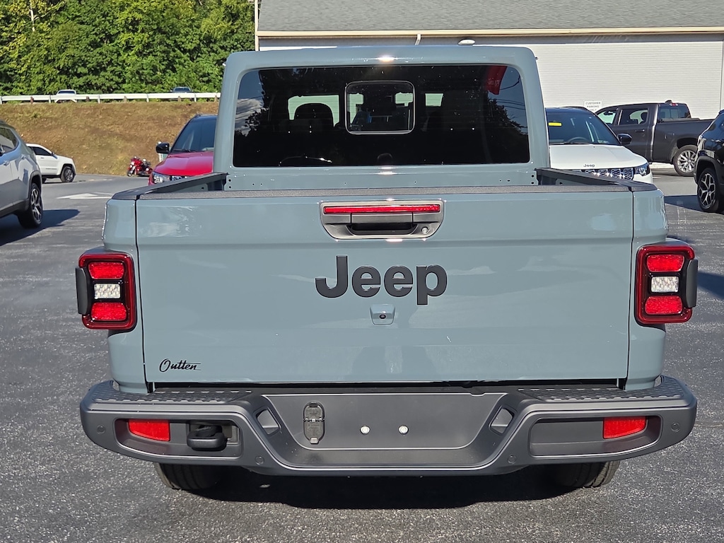 New 2025 Jeep Gladiator SPORT S 4X4 Pickup