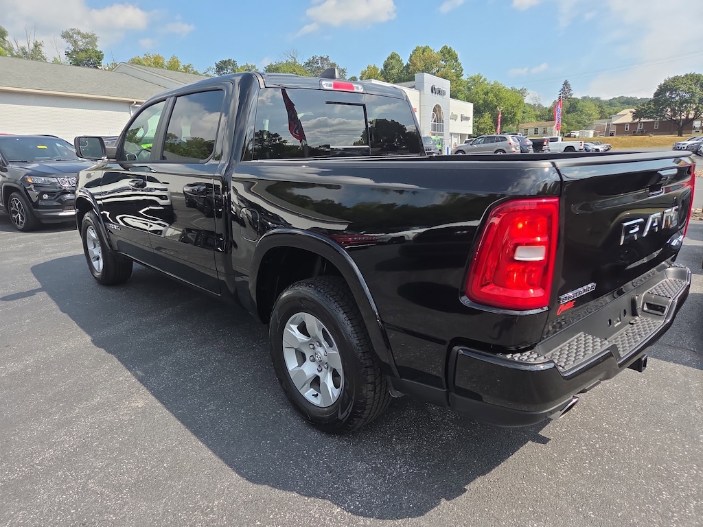 New 2025 Ram 1500 BIG HORN CREW CAB 4X4 5'7 BOX Pickup
