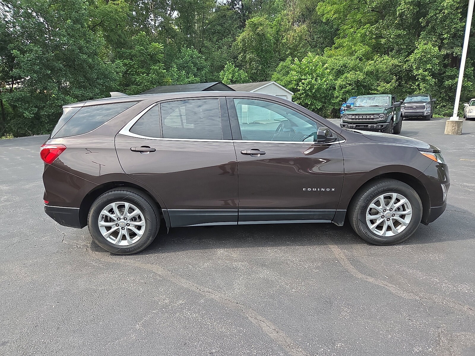 2020 Chevrolet Equinox LT photo 2