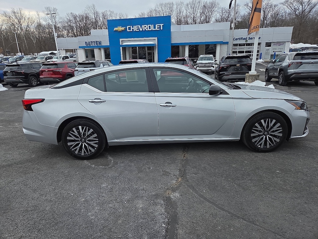 Used 2025 Nissan Altima SV Sedan