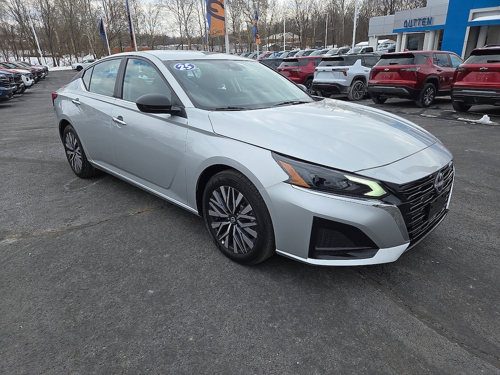 Used 2025 Nissan Altima SV Sedan