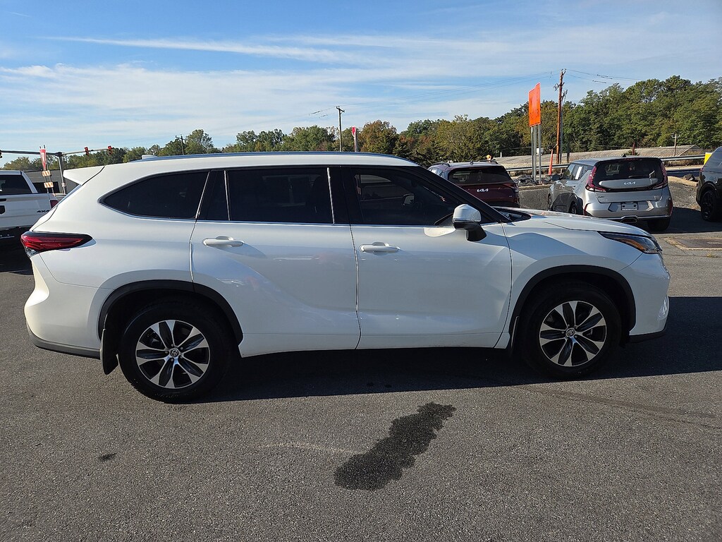 Used 2021 Toyota Highlander XLE SUV
