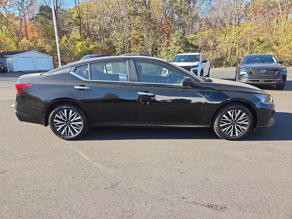 Used 2025 Nissan Altima SV Sedan