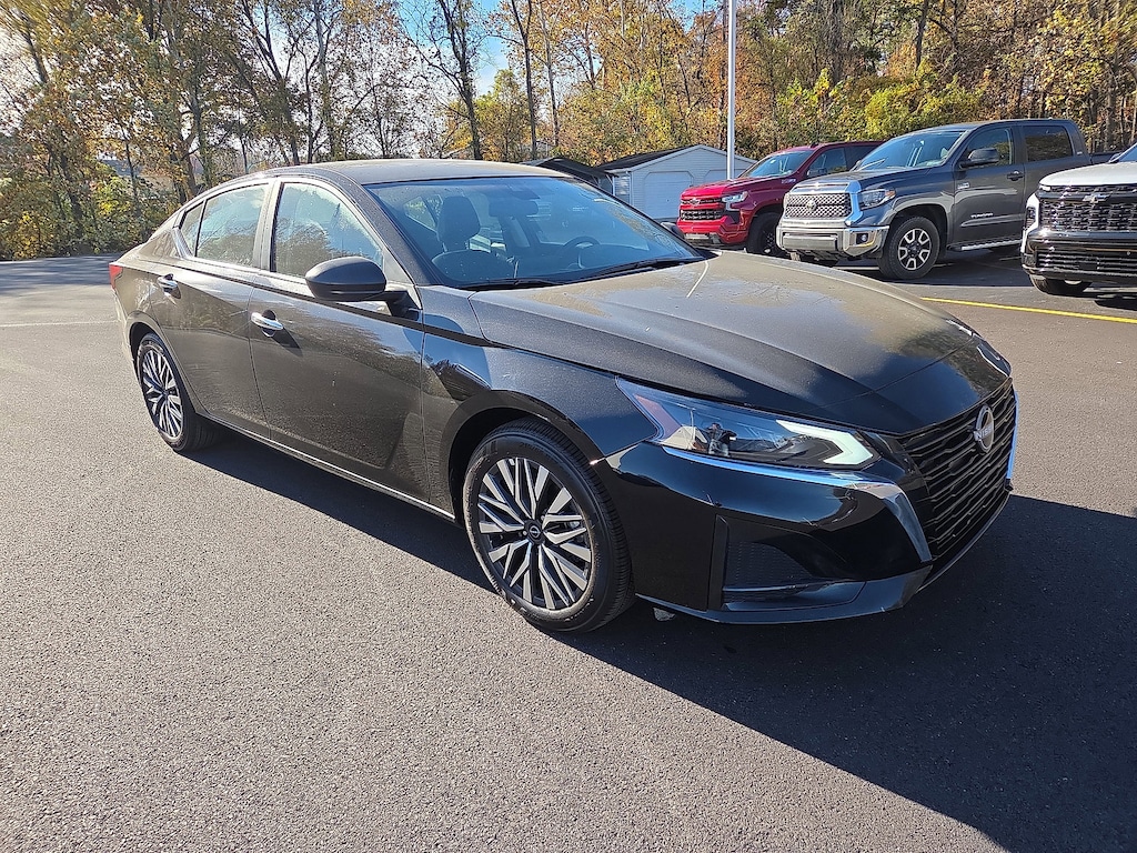 Used 2025 Nissan Altima SV Sedan
