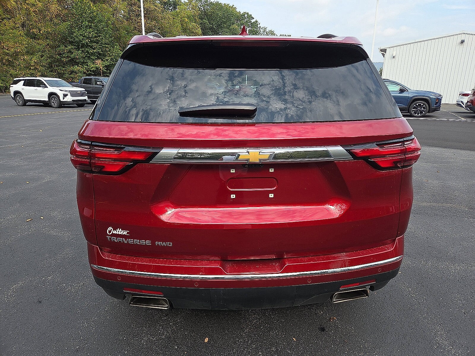 2023 Chevrolet Traverse High Country photo 2