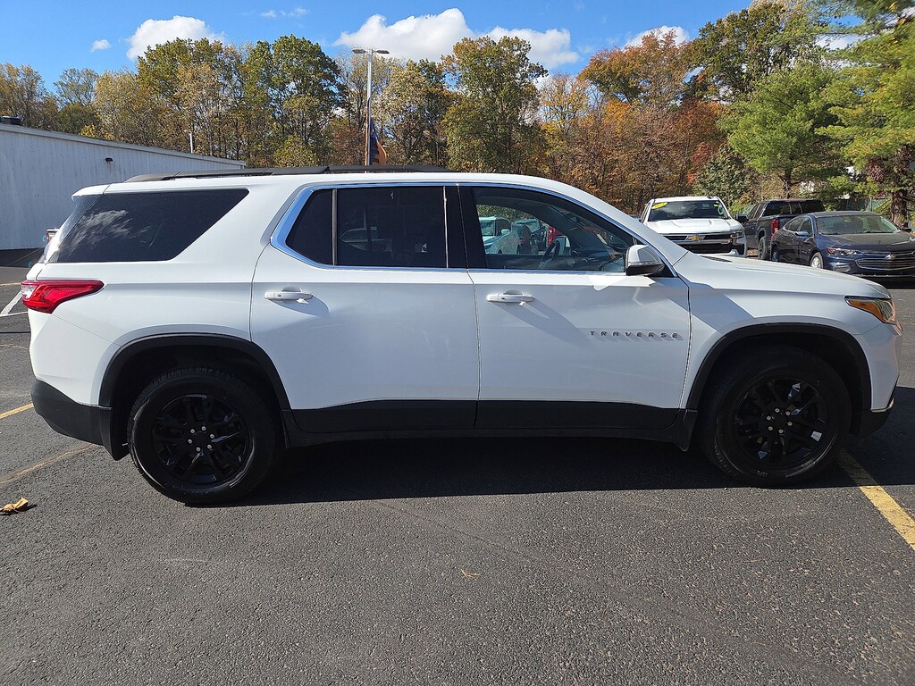 Used 2021 Chevrolet Traverse LT Cloth SUV