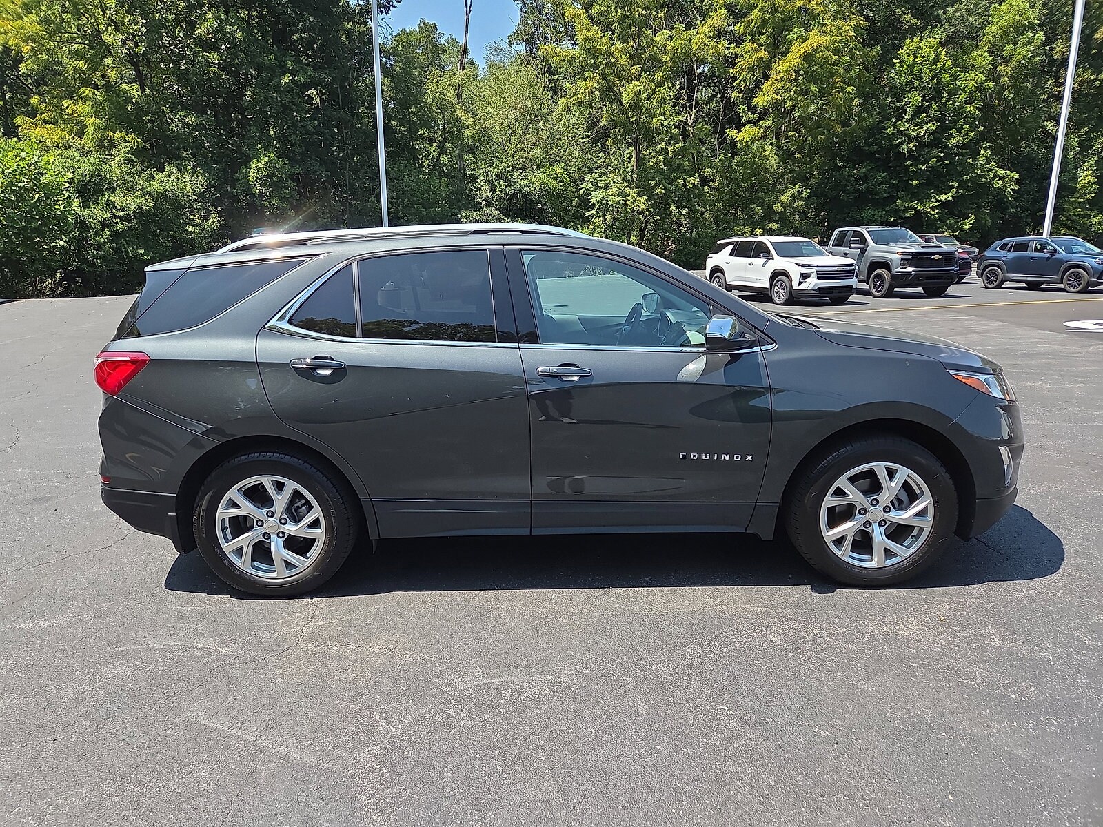 2020 Chevrolet Equinox Premier photo 2