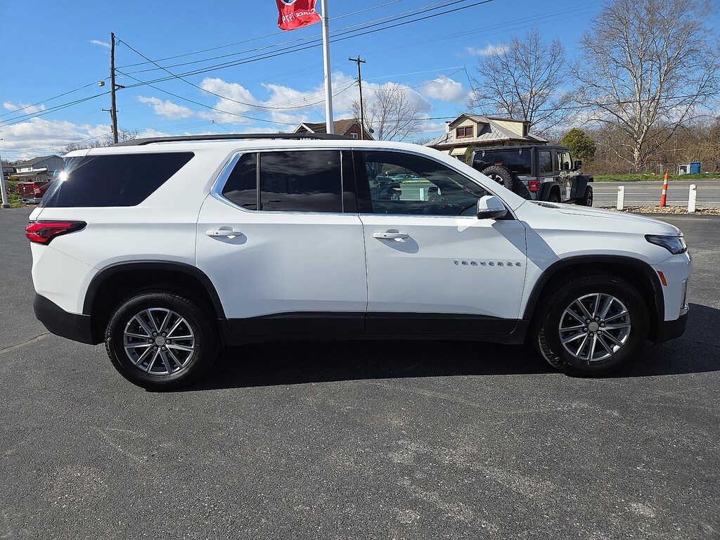 Used 2023 Chevrolet Traverse LT Cloth SUV