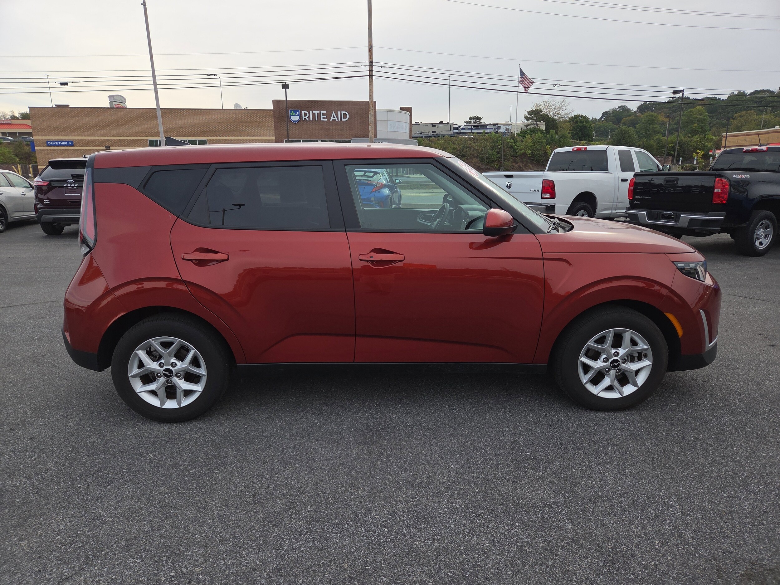 2023 Kia Soul S photo 2