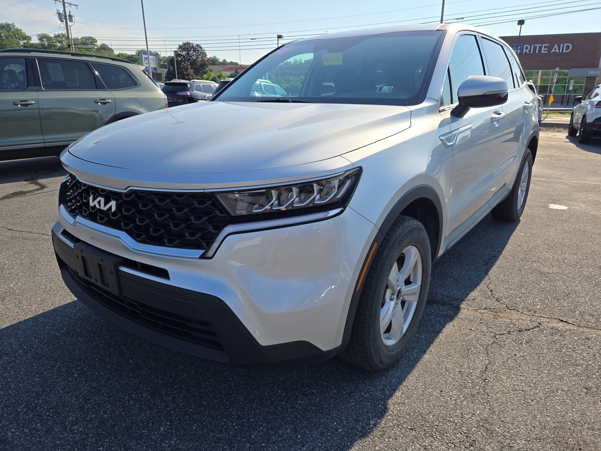 2022 Kia Sorento LX photo 3