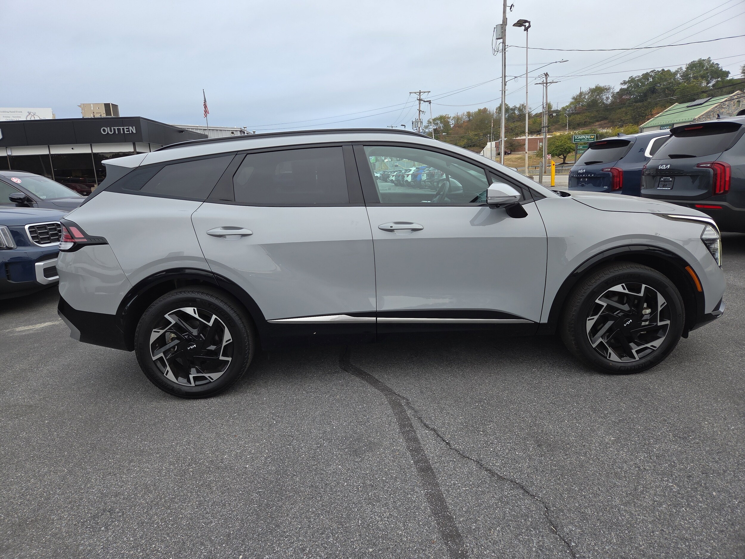 2023 Kia Sportage photo 2