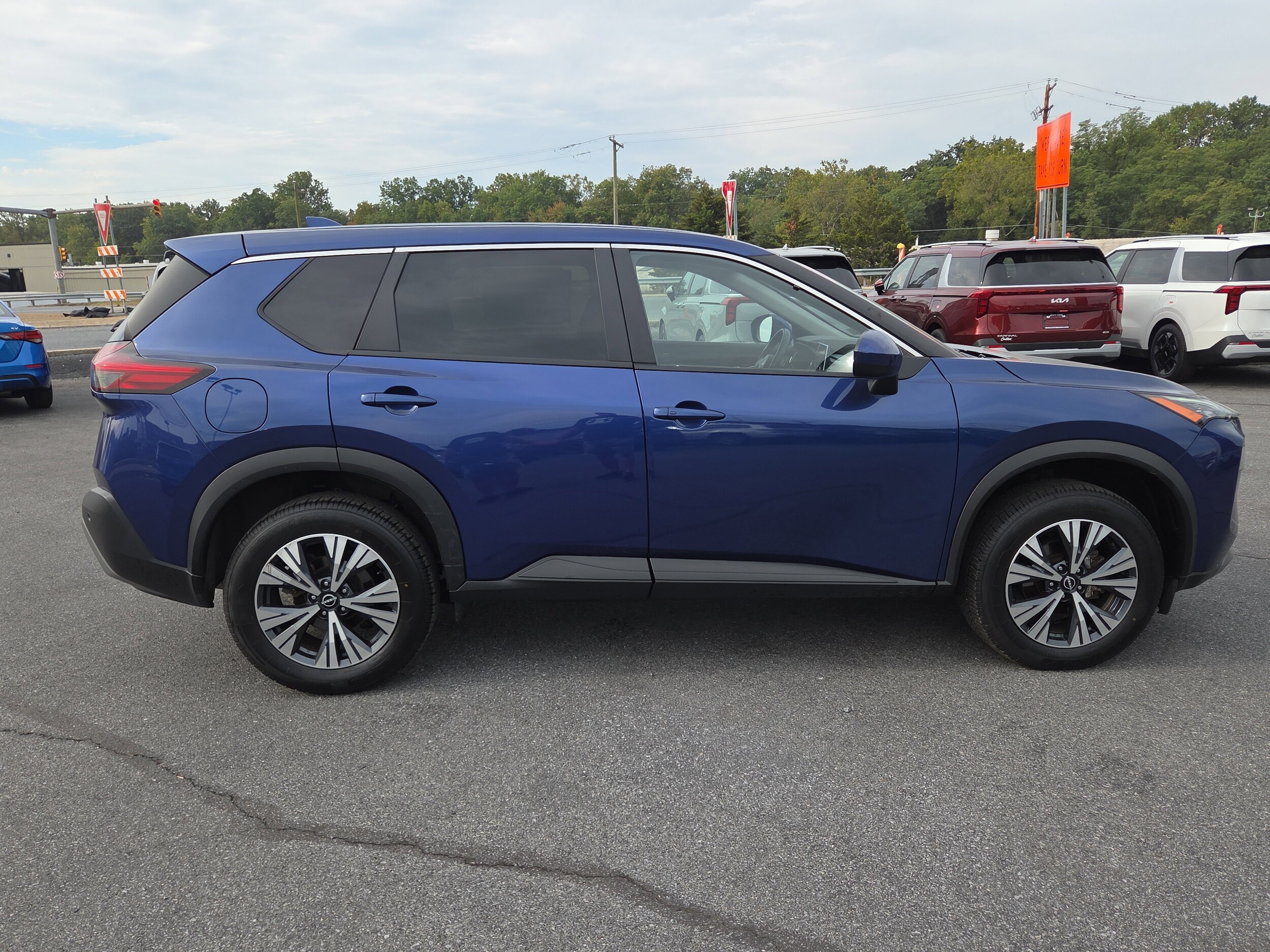 2023 Nissan Rogue AWD SV photo 2