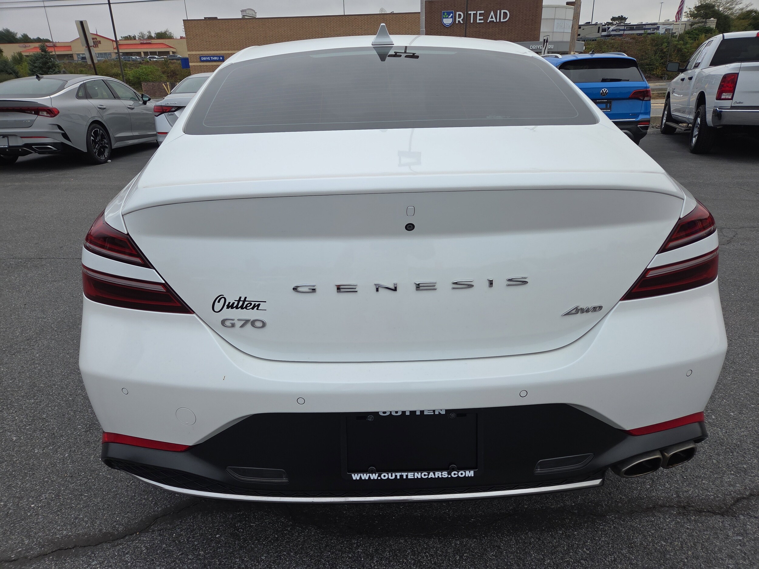 2022 Genesis G70 2.0T photo 4