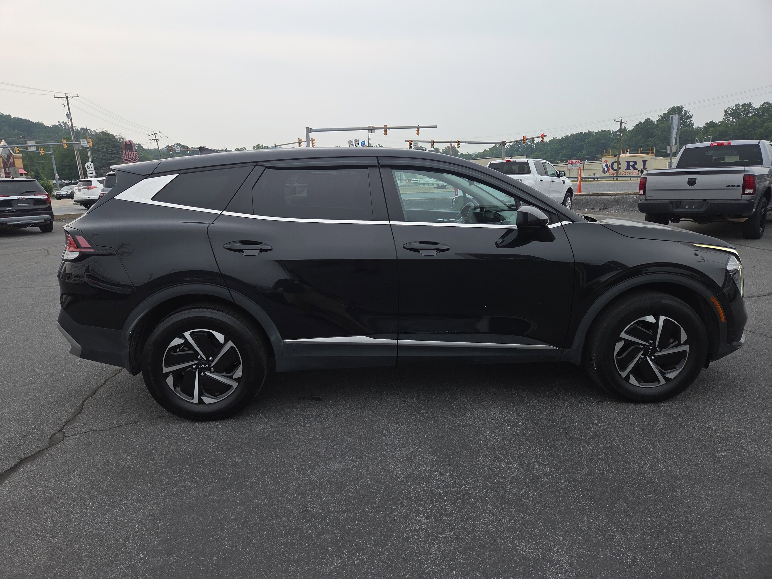 2023 Kia Sportage Hybrid LX photo 2