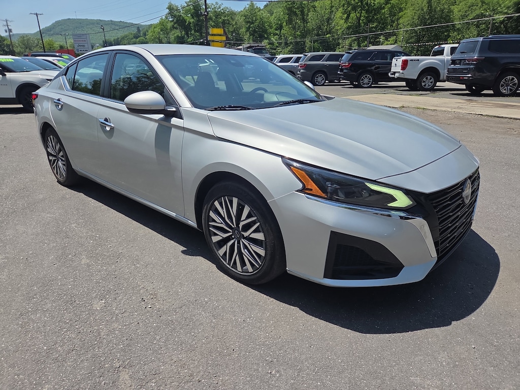 Used 2023 Nissan Altima 2.5 SV Sedan