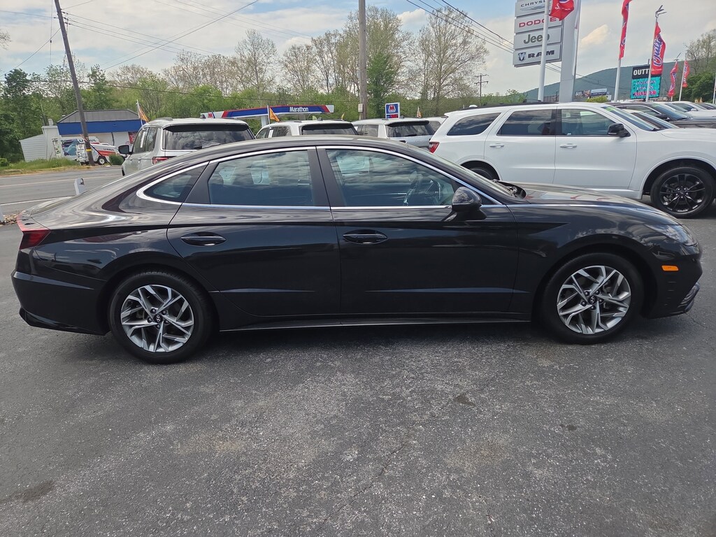 Used 2023 Hyundai Sonata SEL Sedan