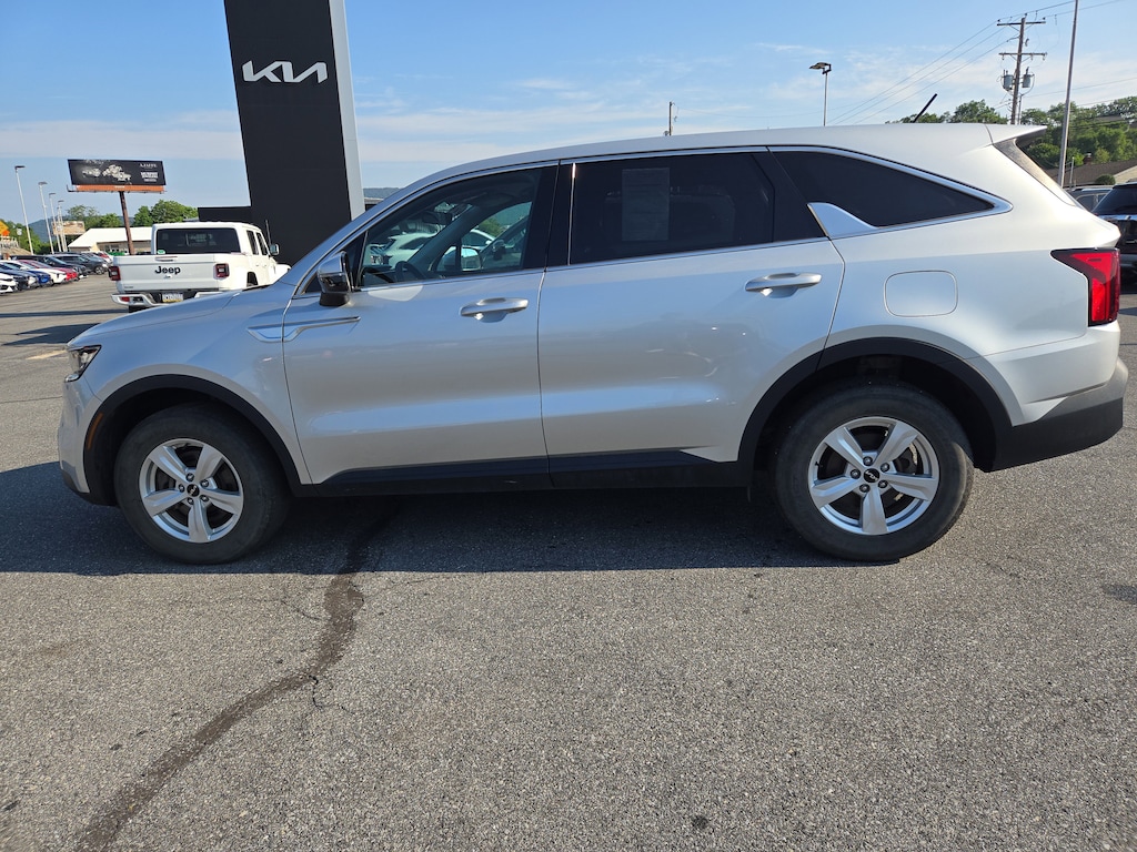Used 2022 Kia Sorento LX AWD SUV