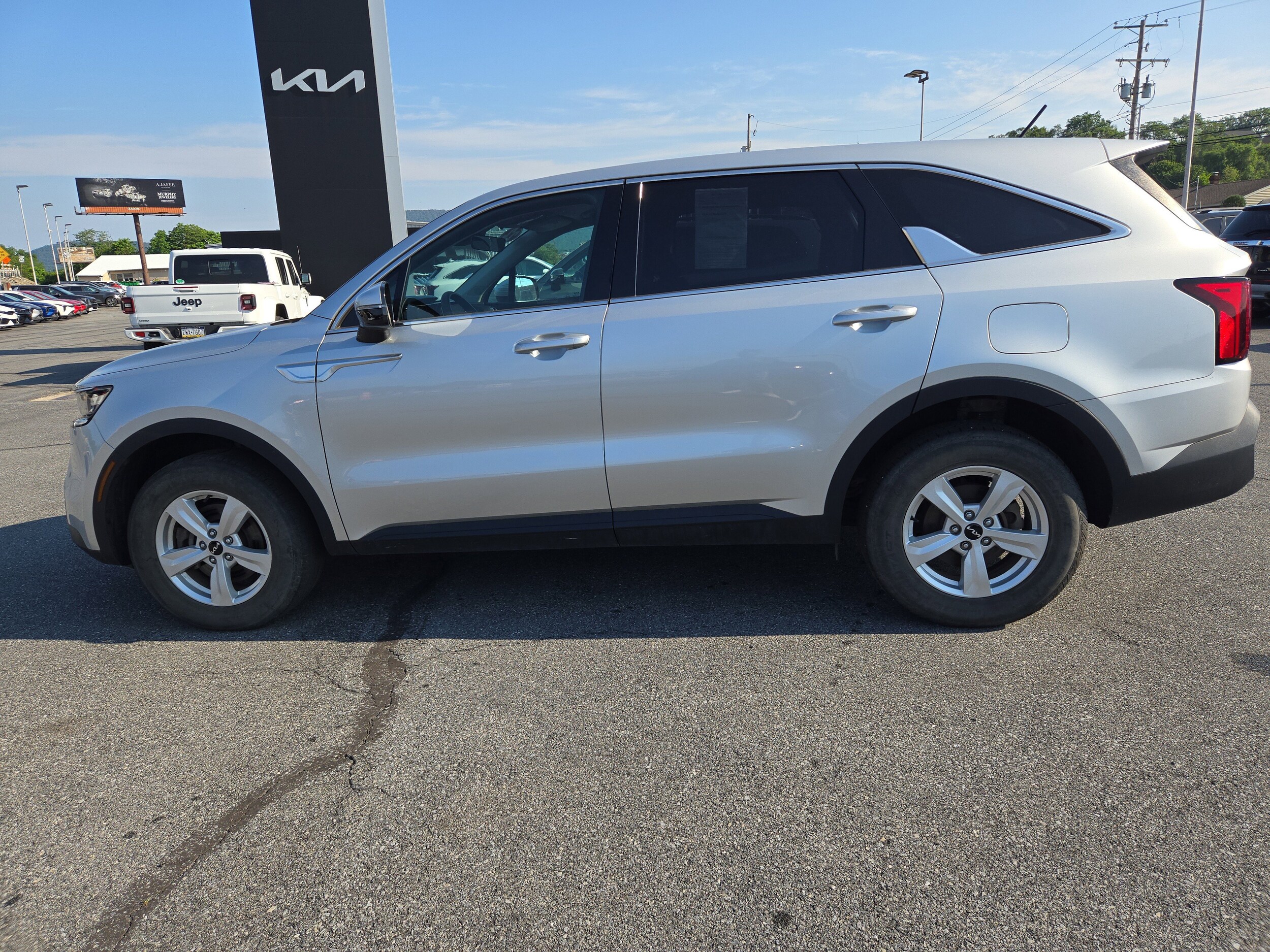2022 Kia Sorento LX photo 4