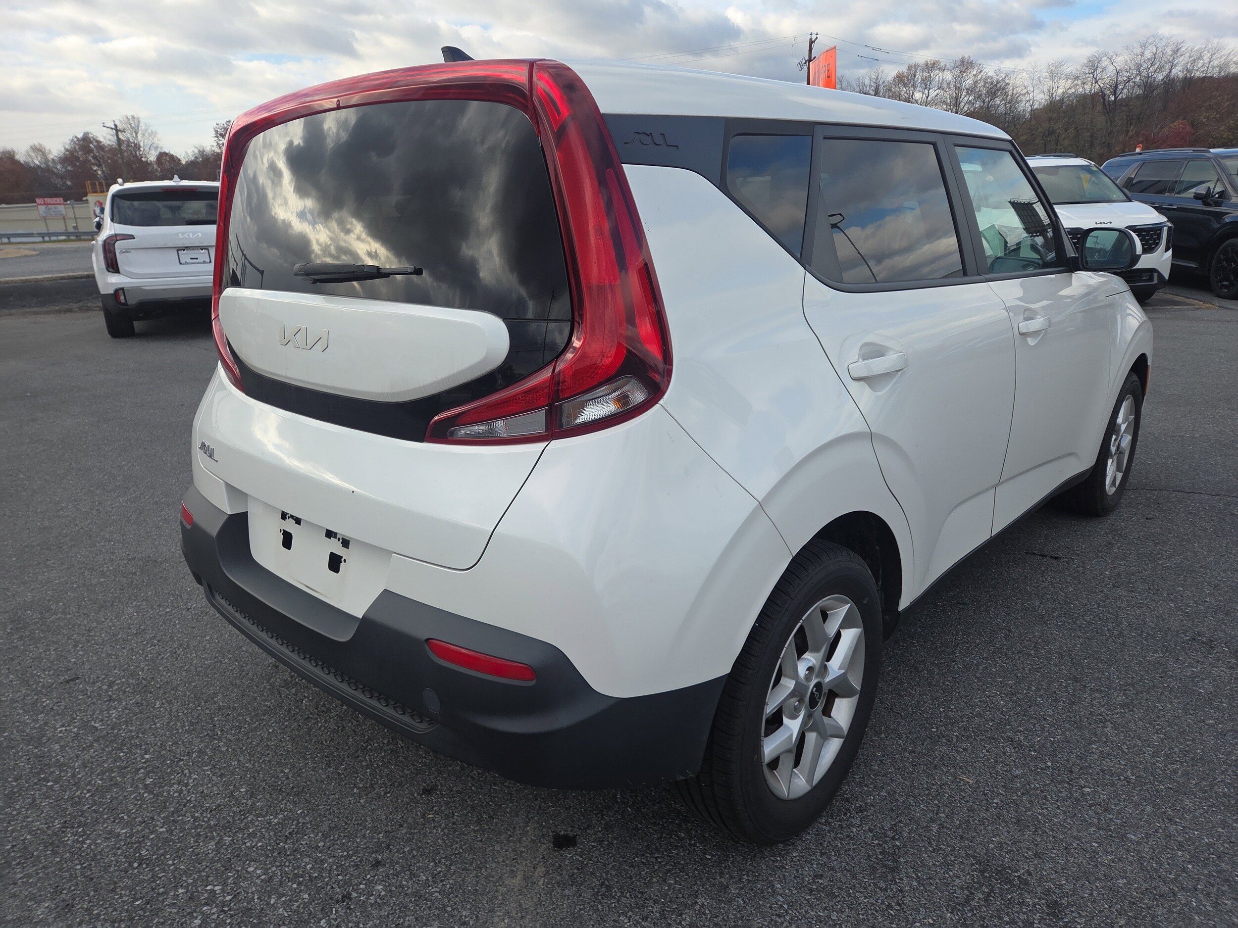 2022 Kia Soul LX photo 2