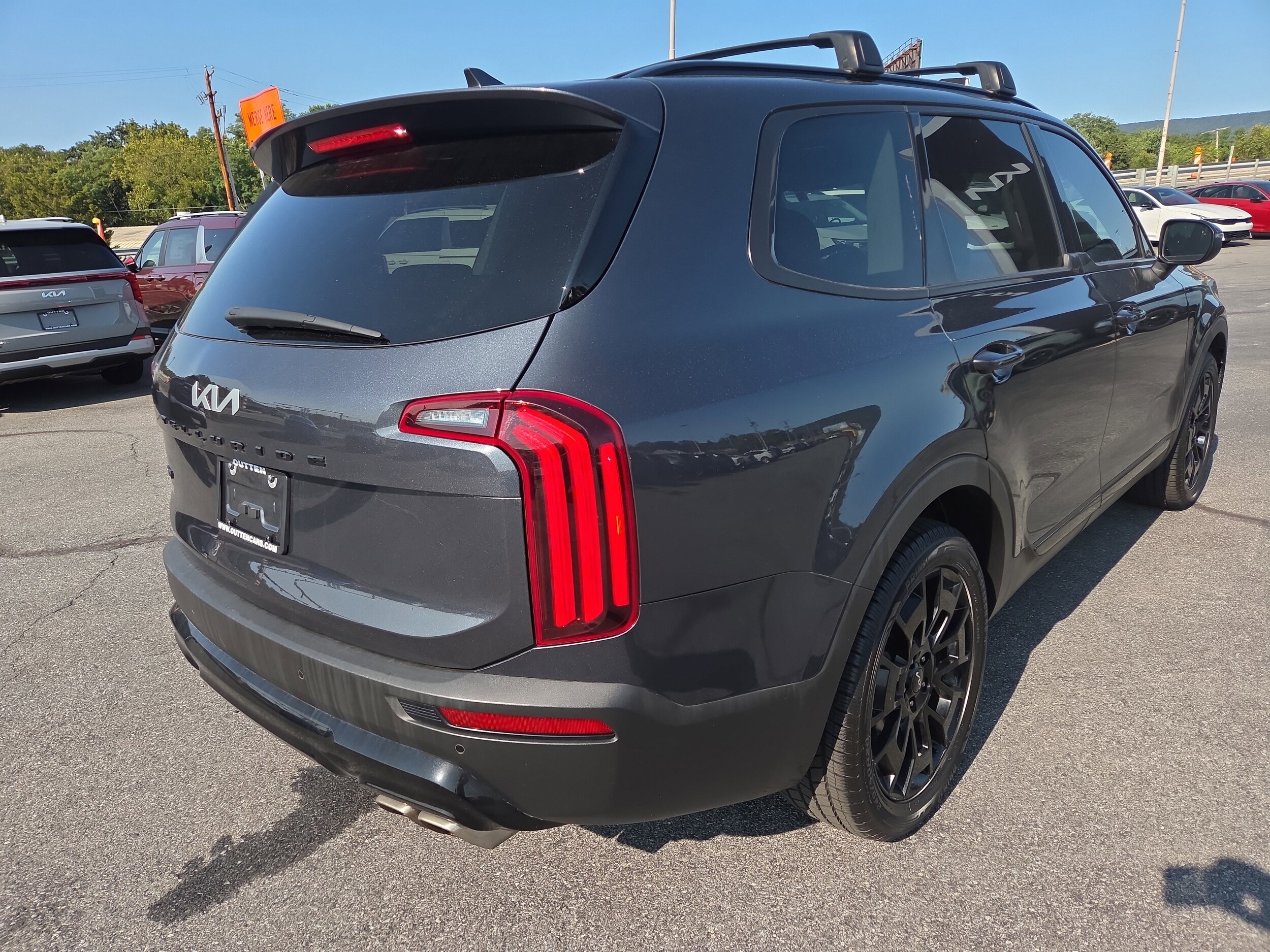 2022 Kia Telluride EX photo 2