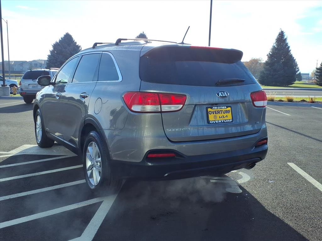 2016 Kia Sorento LX photo 2