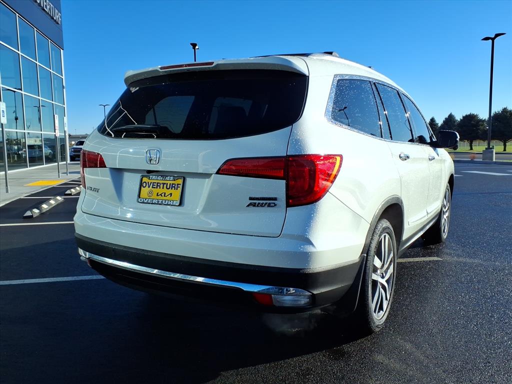 2017 Honda Pilot Touring photo 3
