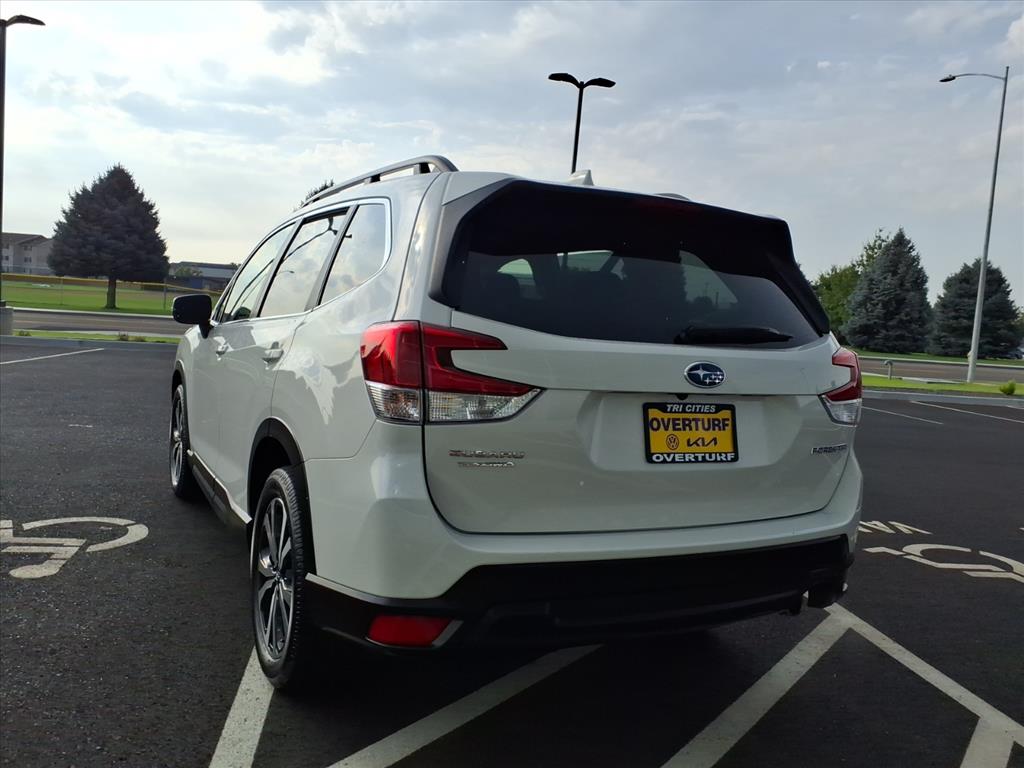 2022 Subaru Forester Limited photo 2