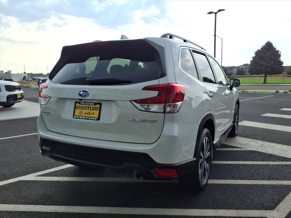 2022 Subaru Forester Limited photo 4