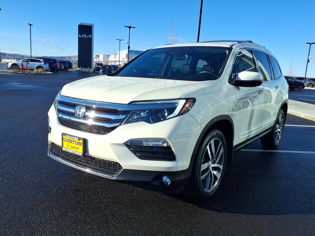 2017 Honda Pilot Touring photo 2